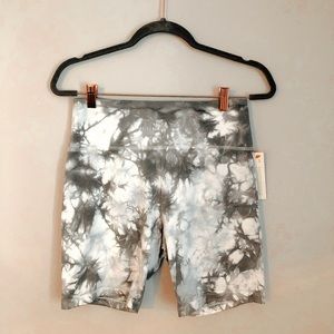 GRAY TIE DYE BIKER SHORTS